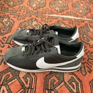 Green nike mens shoes size 9.5